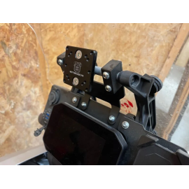 Fixation GPS pour barre de guidon de moto
